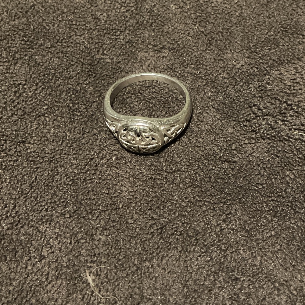 Elegant Silver Celtic Knot Ring